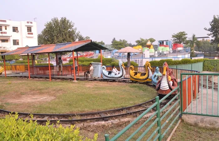Mini train ride carrying passengers at the Club Platinum amusement park