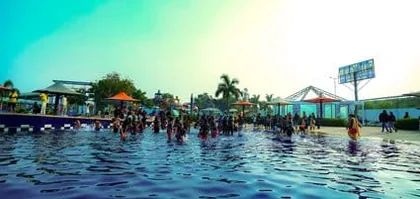 Shallow pool and parasol seating area at Club Platinum Resort on a busy day