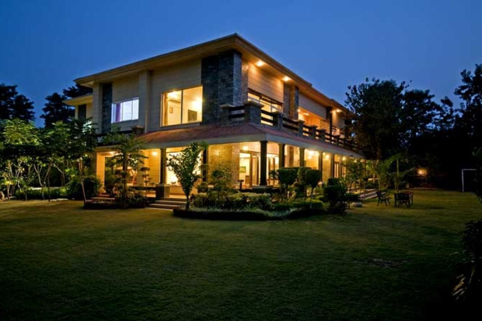 Turtle Farm Resort day picnic lawns near Manesar on NH-8